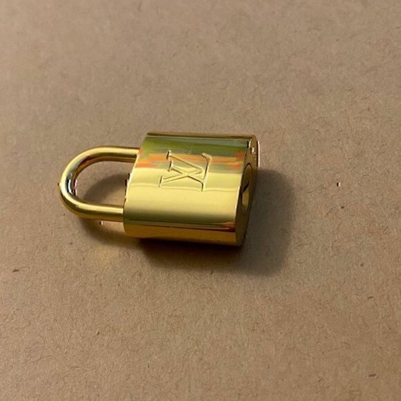 New LV Louis Vuitton Gold-Tone Lock with 16" Box Link Chain Choker Necklace - Picture 4 of 4